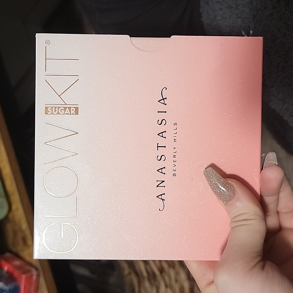 Glow sugar kit highlighter quad pallete